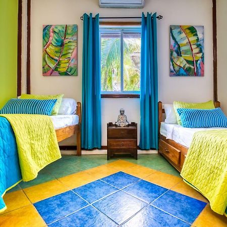 Los Balcones Over The Sea Hotel Bocas del Toro Exterior foto