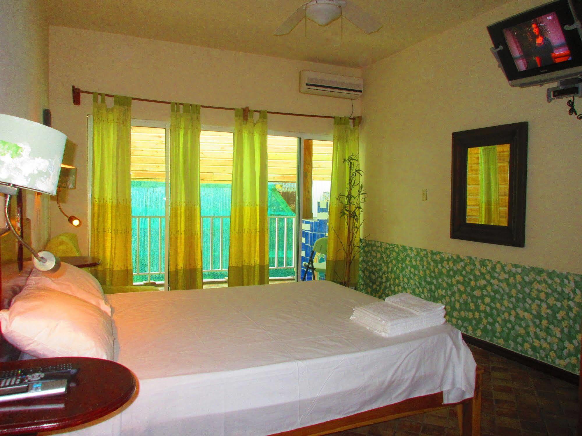 Los Balcones Over The Sea Hotel Bocas del Toro Exterior foto