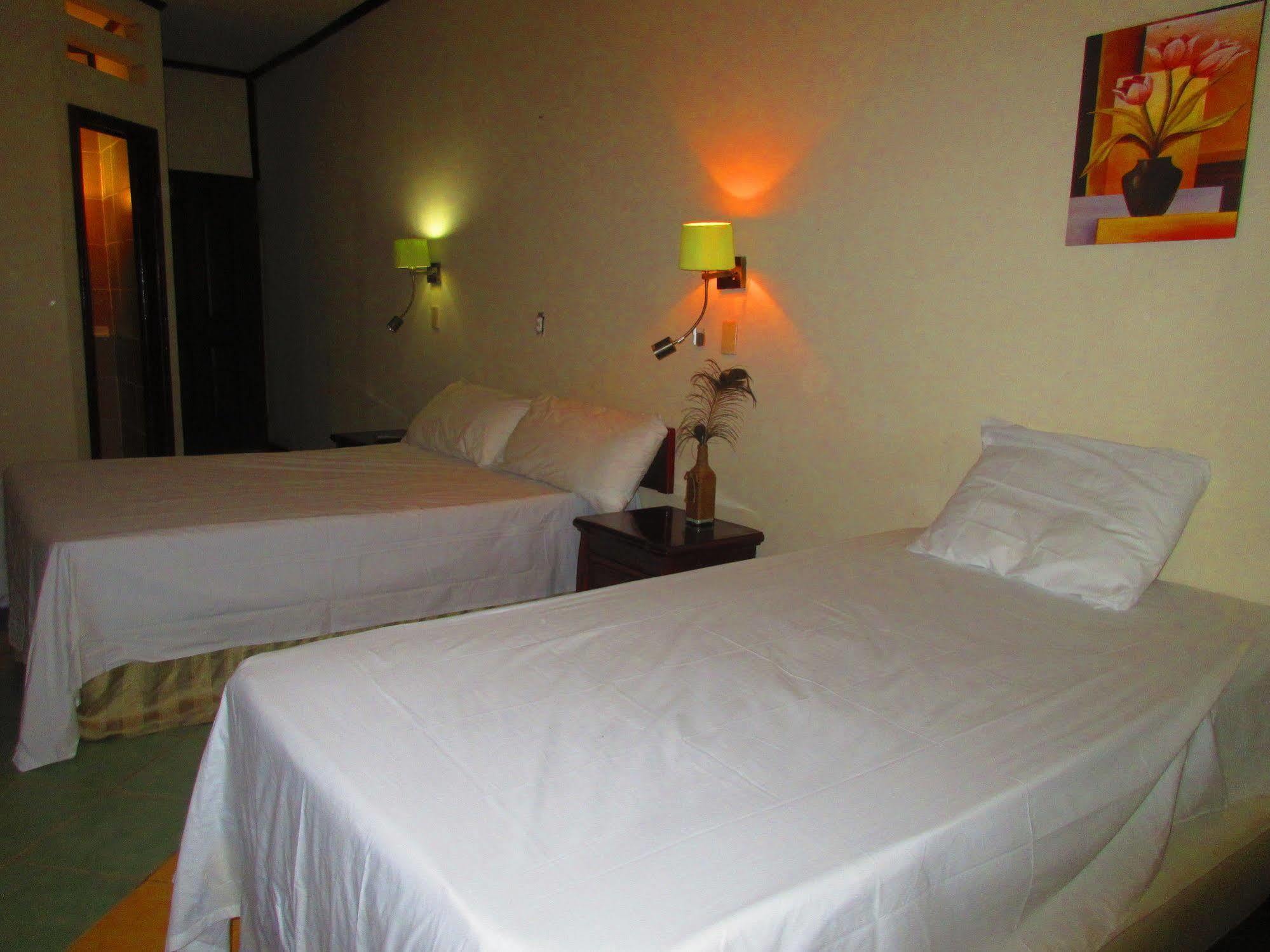 Los Balcones Over The Sea Hotel Bocas del Toro Exterior foto