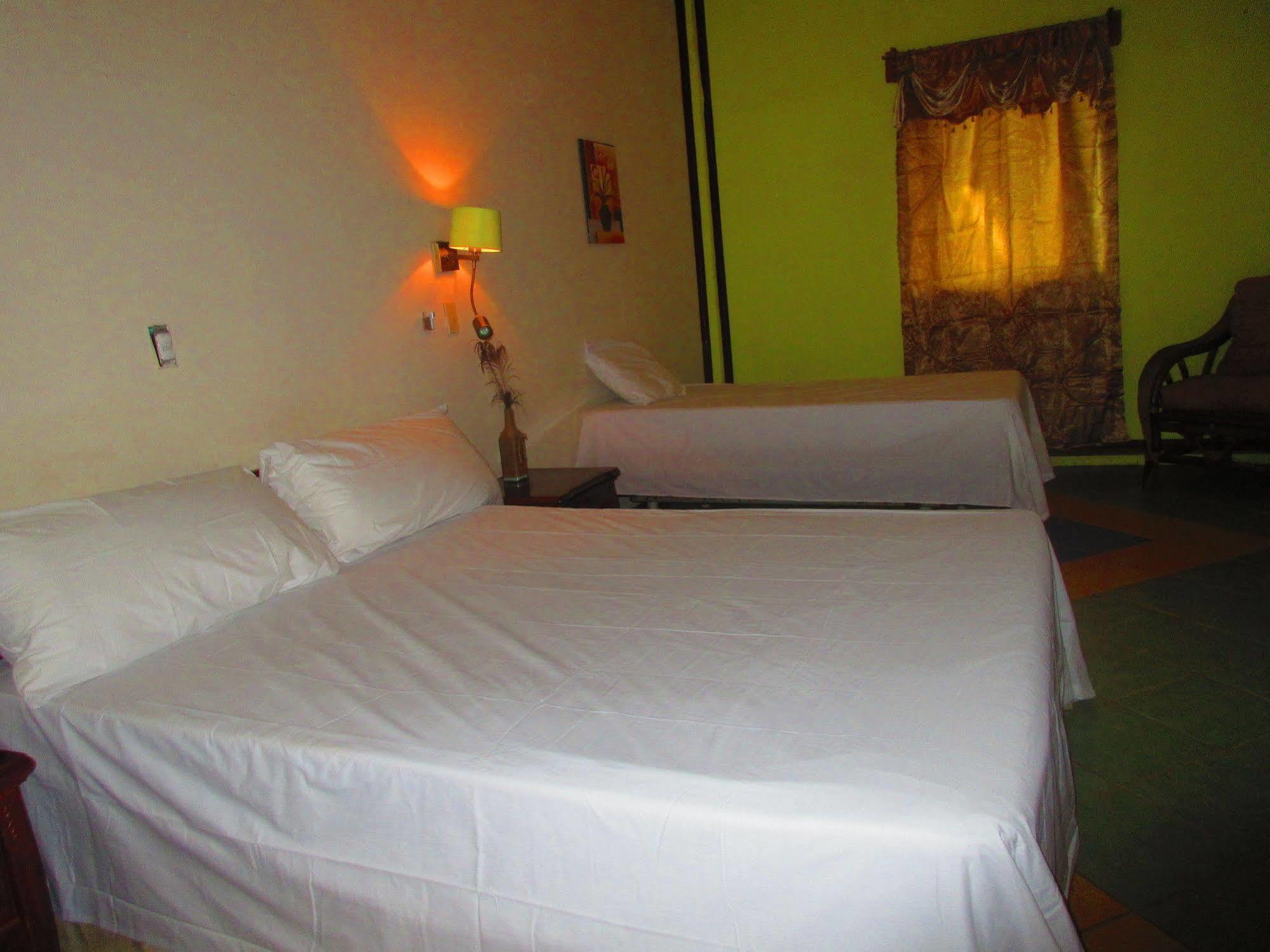 Los Balcones Over The Sea Hotel Bocas del Toro Exterior foto