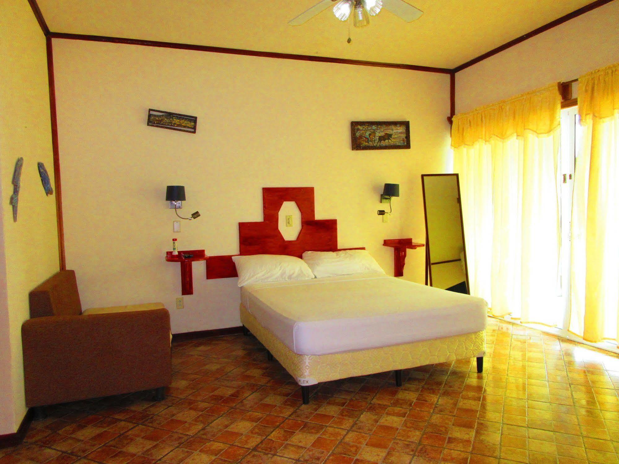 Los Balcones Over The Sea Hotel Bocas del Toro Exterior foto