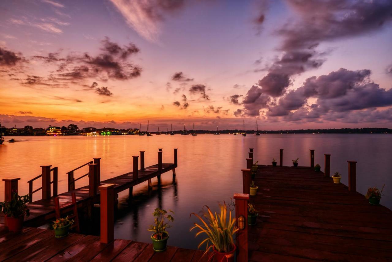 Los Balcones Over The Sea Hotel Bocas del Toro Exterior foto
