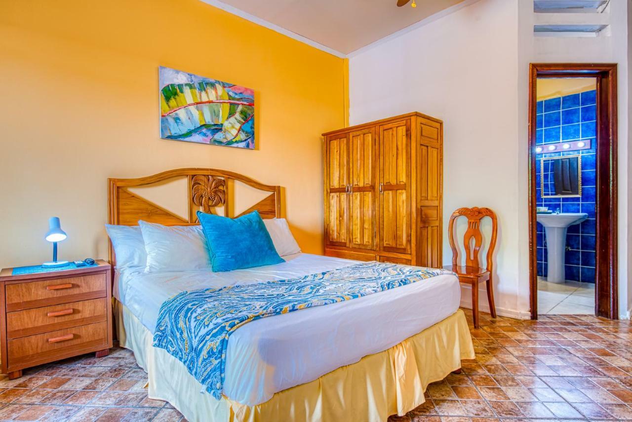 Los Balcones Over The Sea Hotel Bocas del Toro Exterior foto