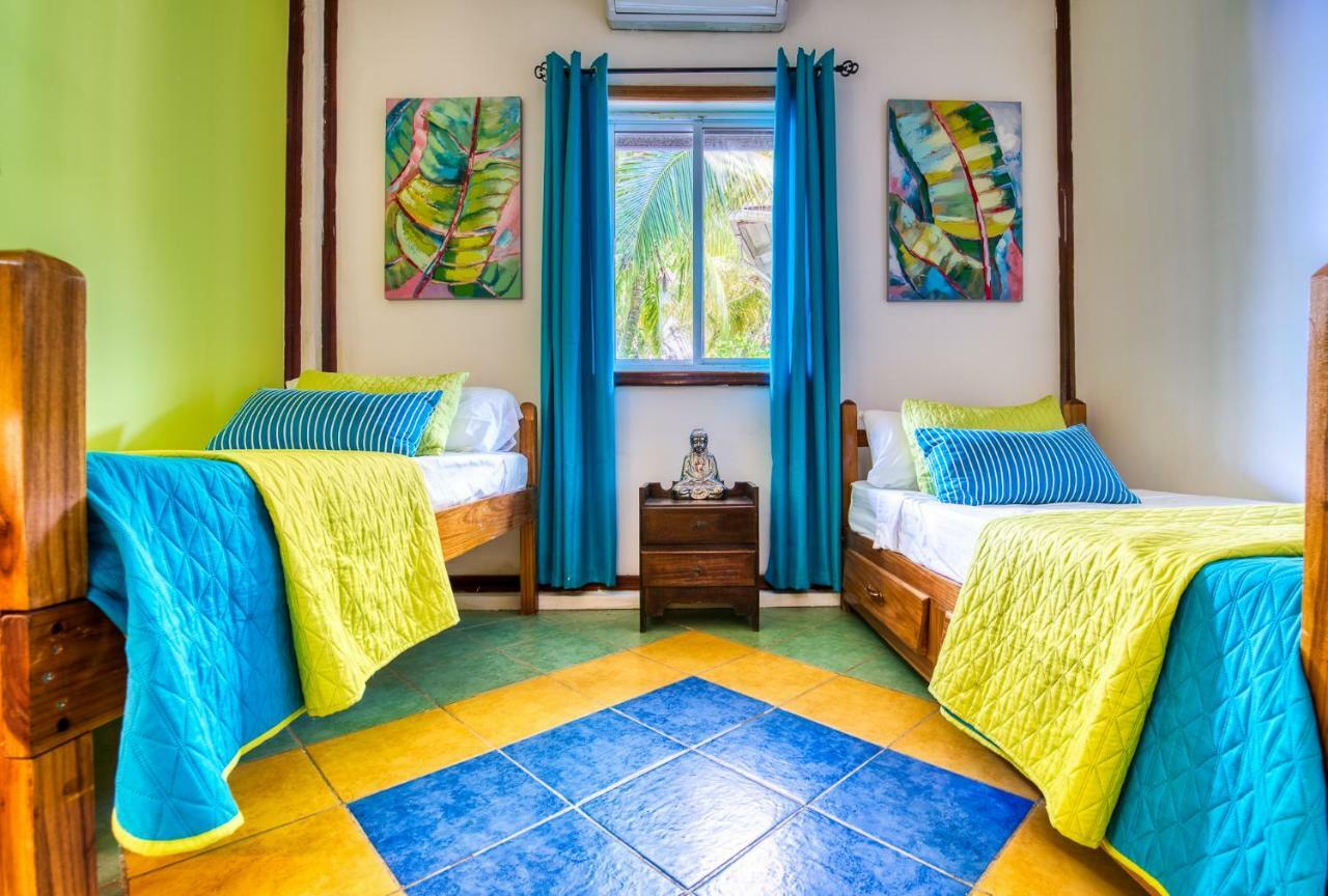 Los Balcones Over The Sea Hotel Bocas del Toro Exterior foto